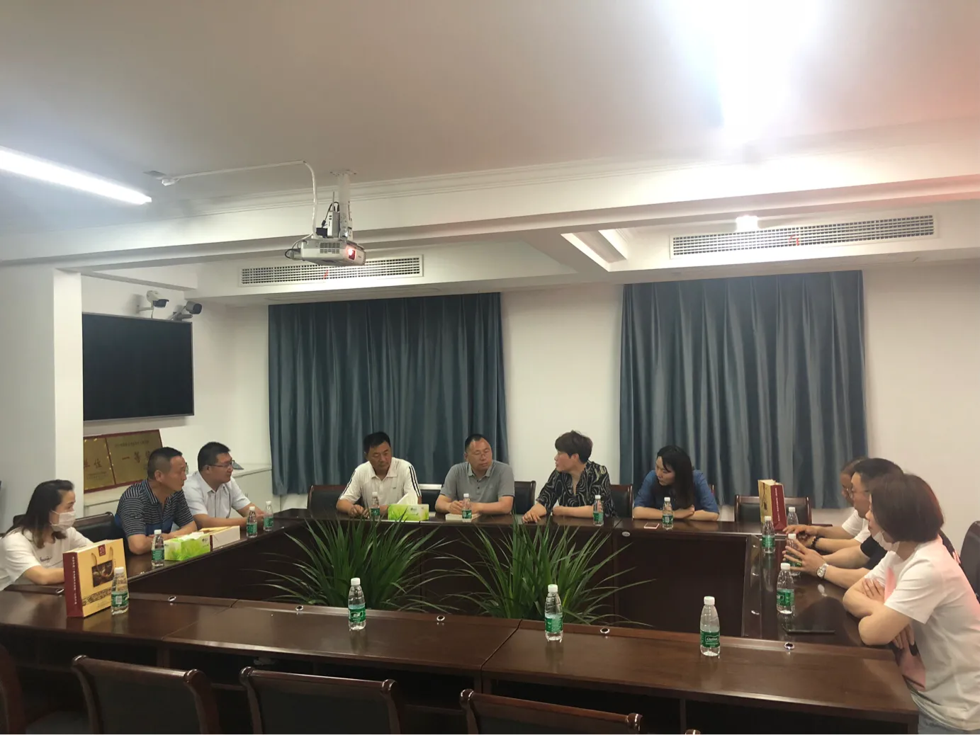 金牛村两委前往“仁义下关主题文化社区”观摩学习