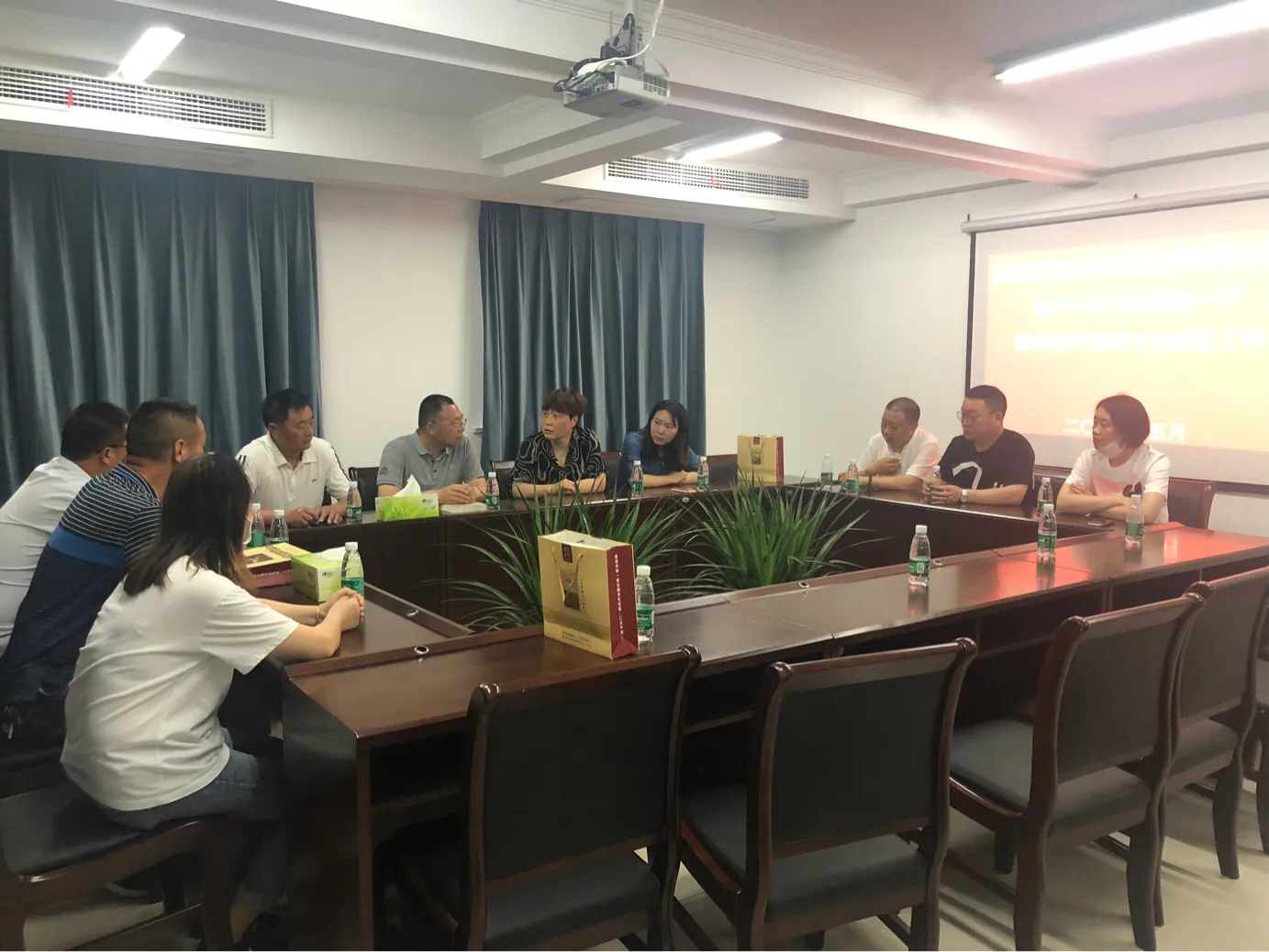 金牛村两委前往“仁义下关主题文化社区”观摩学习